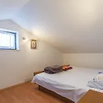2 Pula