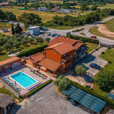 Apartment Danka I 11169 * Pula