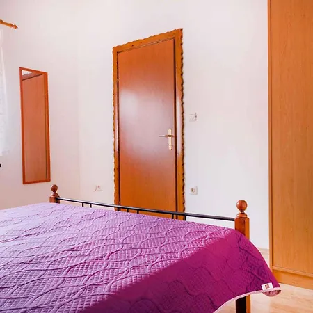 Apartment Danka I 11169 * Pula
